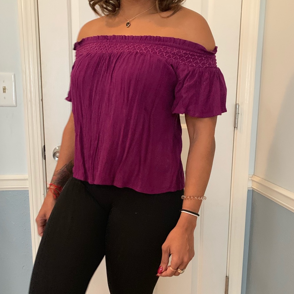 Offshoulder top - Picture 2 of 2
